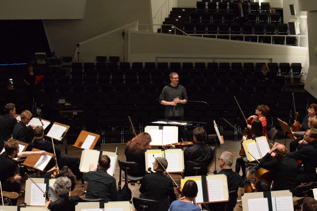 Keno Hankel vor Orchester (c) David Fasold